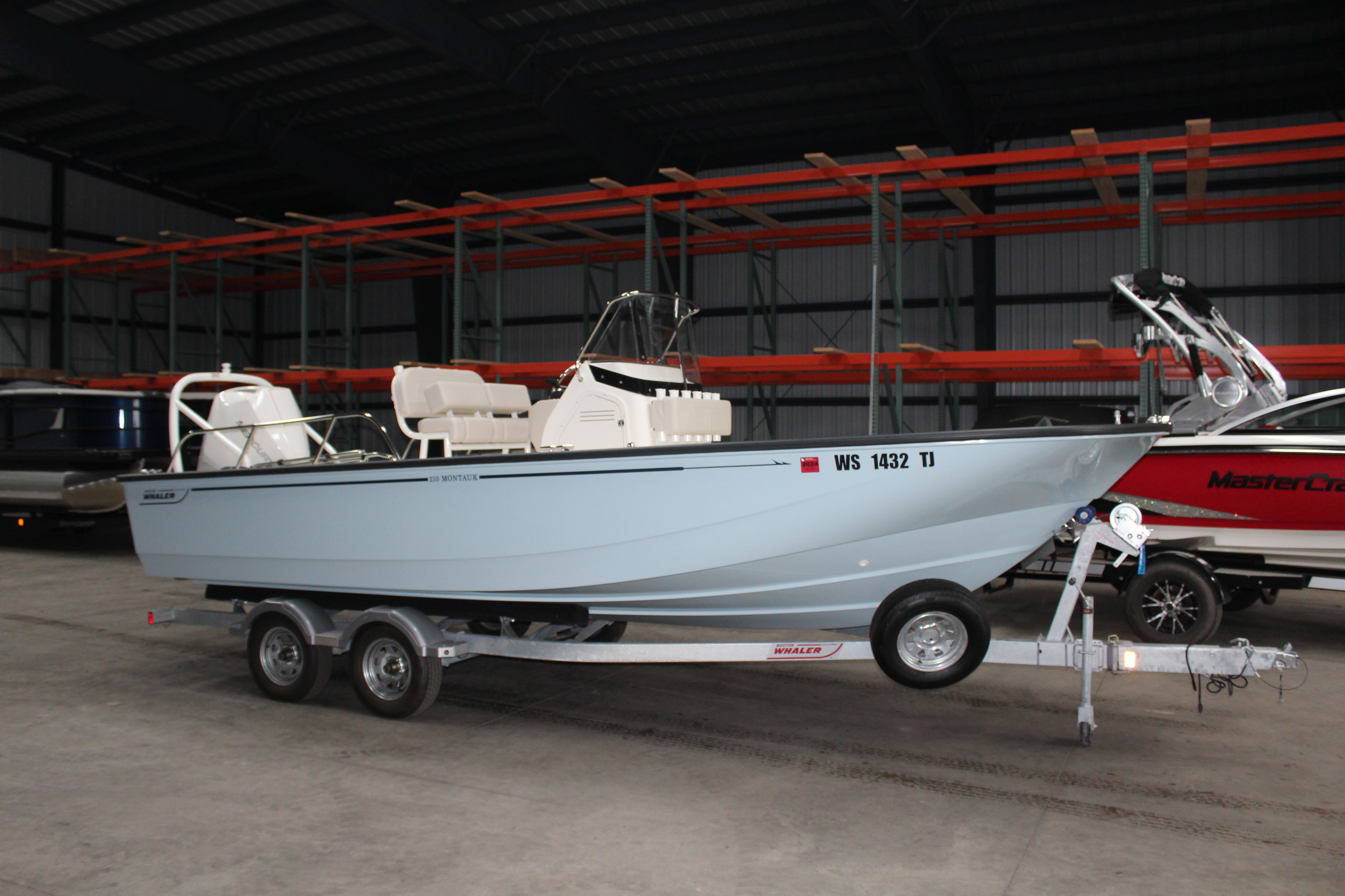 2021 Boston Whaler 210 Montauk